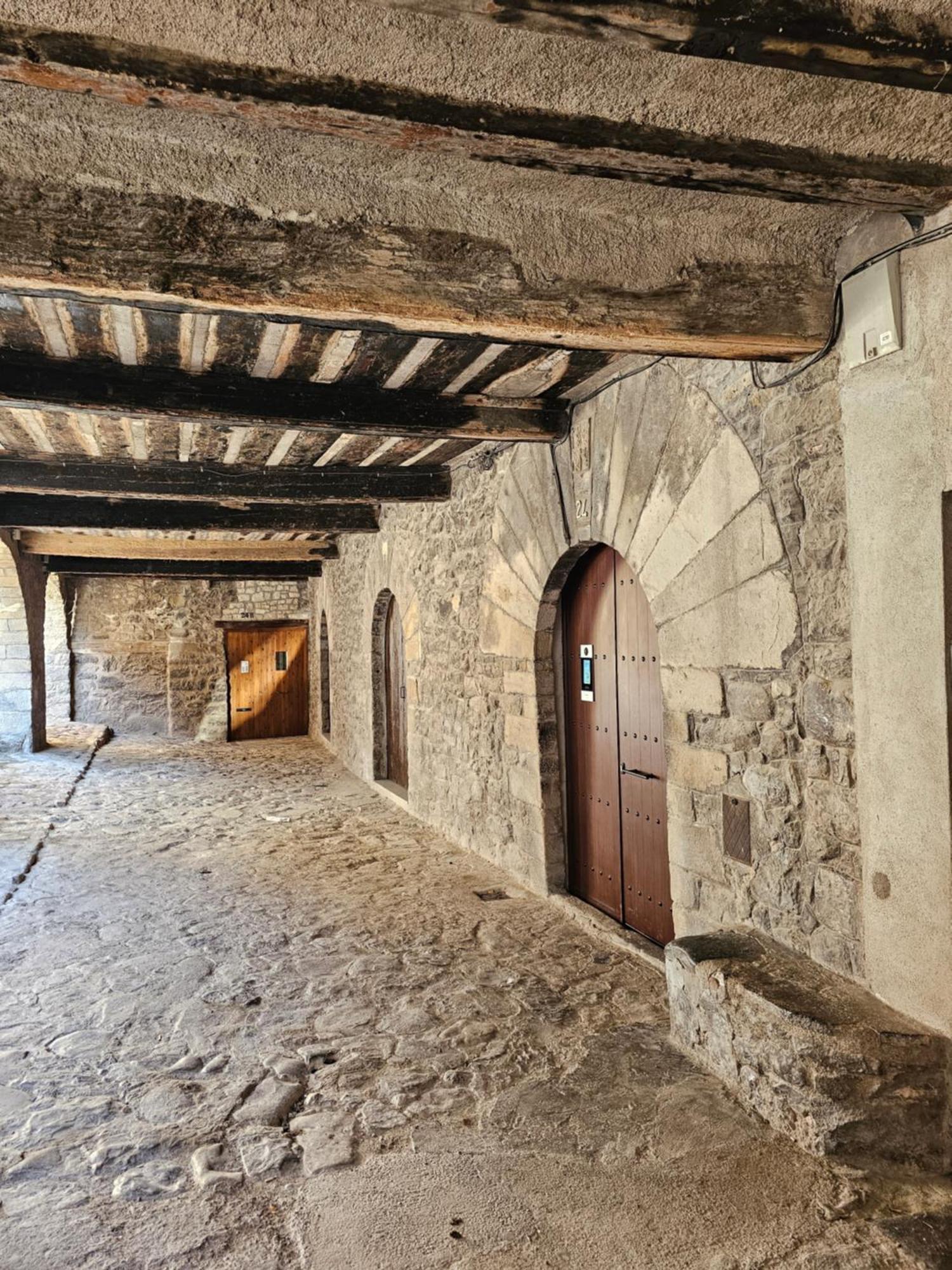 En El Corazon De Baga, Precioso Pueblo Medieval 외부 사진