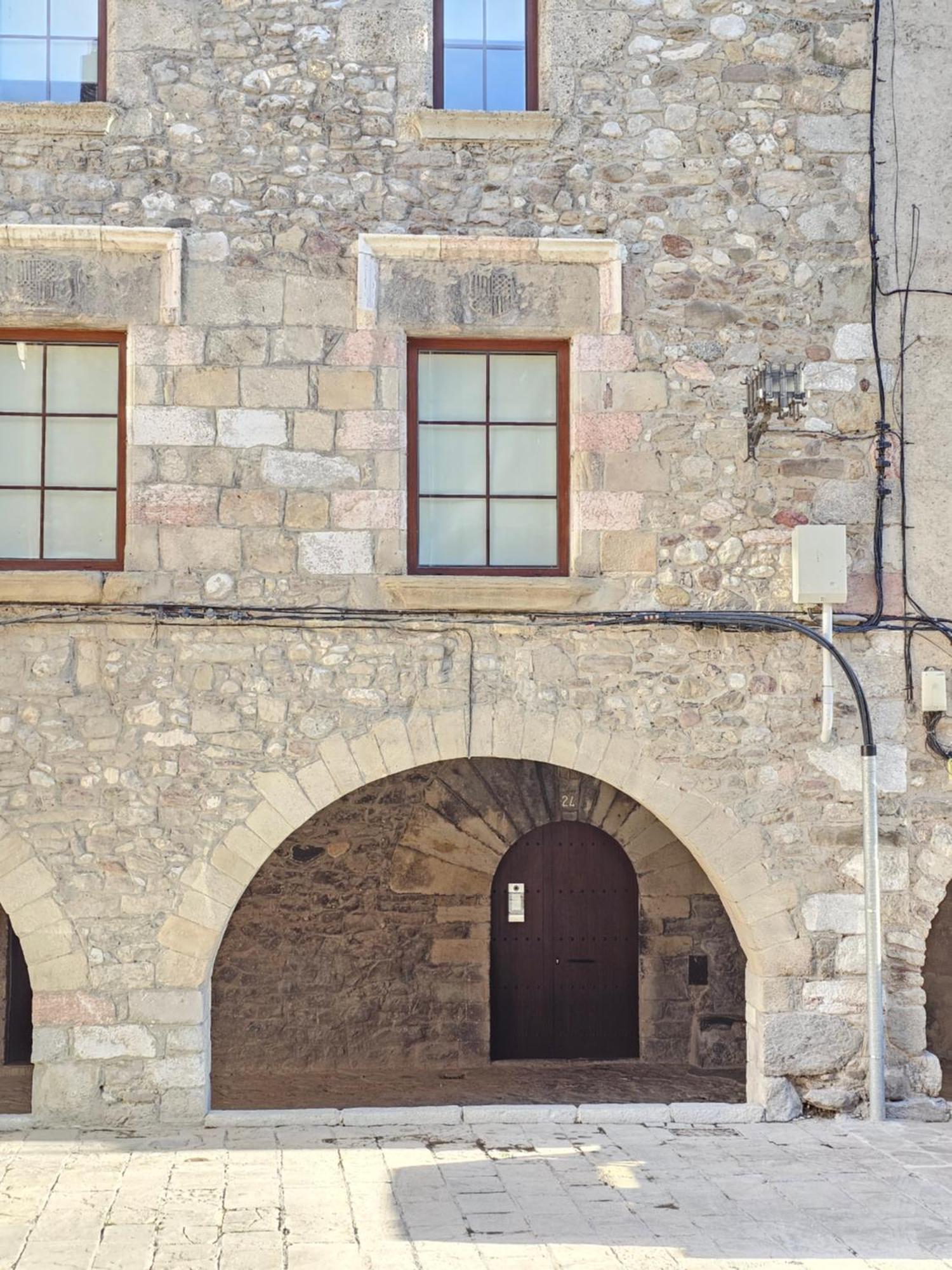 En El Corazon De Baga, Precioso Pueblo Medieval 외부 사진